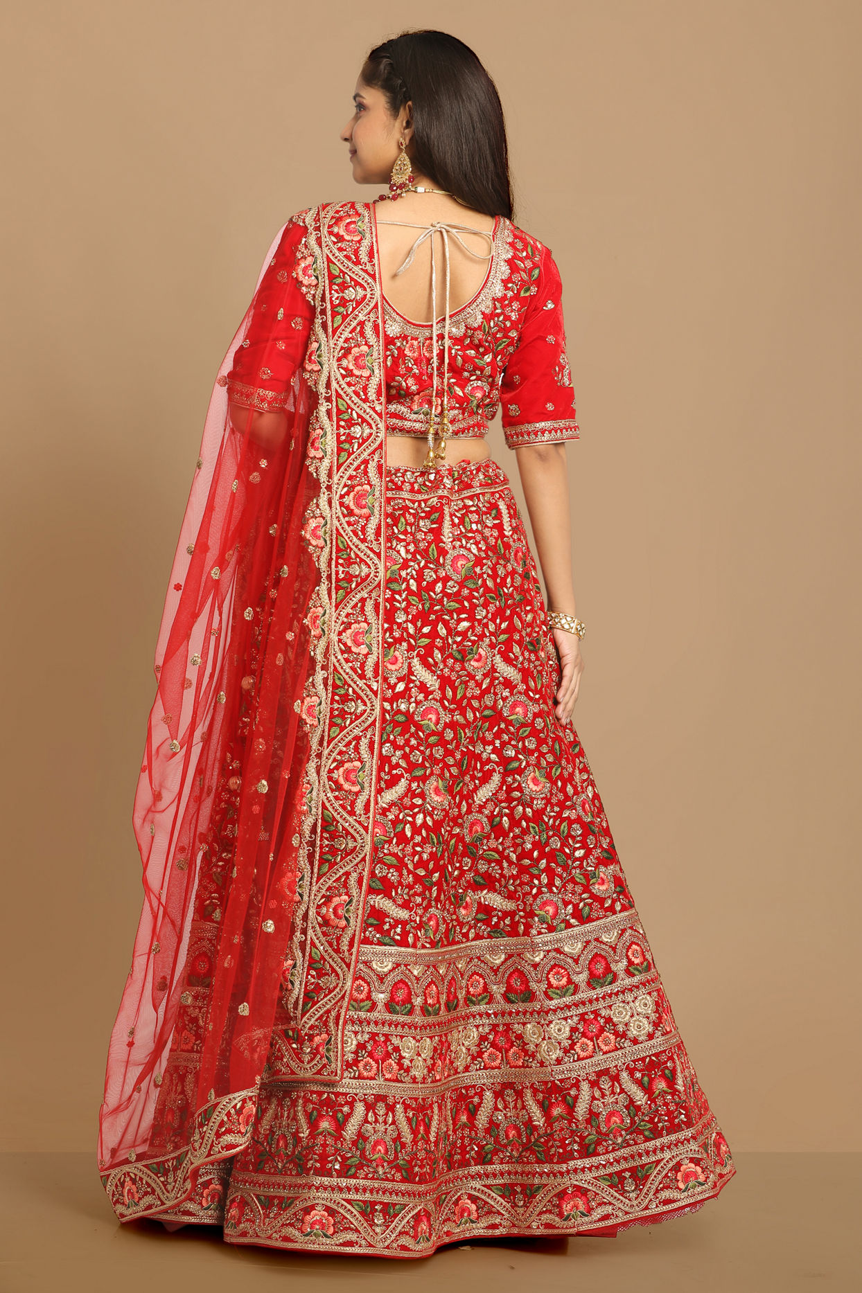 alt message - Mohey Women Red Floral Embroidered Lehenga image number 3